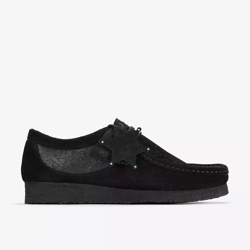 Andersson Bell X Wallabee Svart broderi Andersson Bell X Wallabee Svart broderi