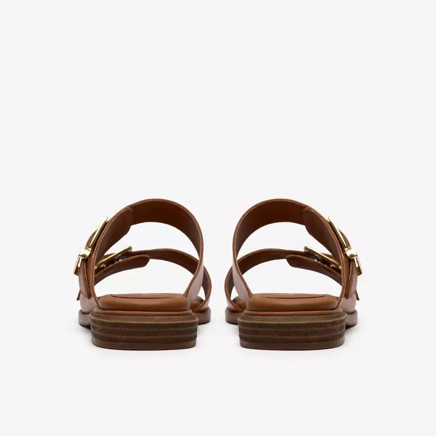 Ariany Bay – platta sandaler i brunt läder för damer Ariany Bay – platta sandaler i brunt läder för damer