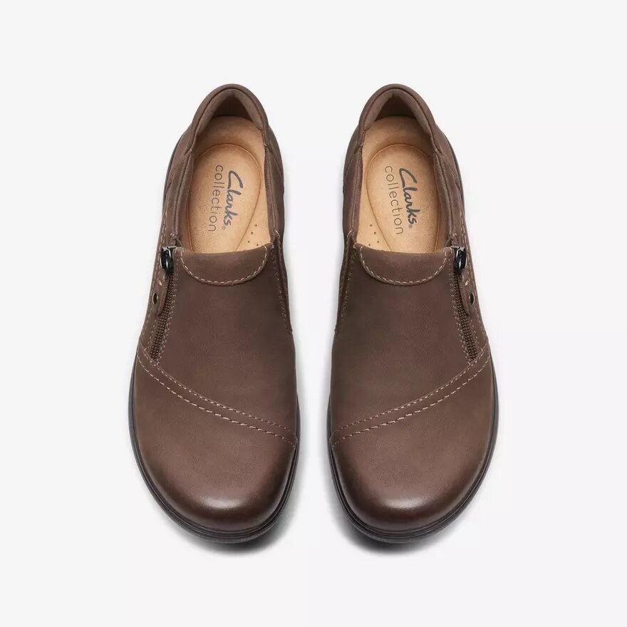 Carleigh Ray slip-ons för dam i taupe nubuck Carleigh Ray slip-ons för dam i taupe nubuck