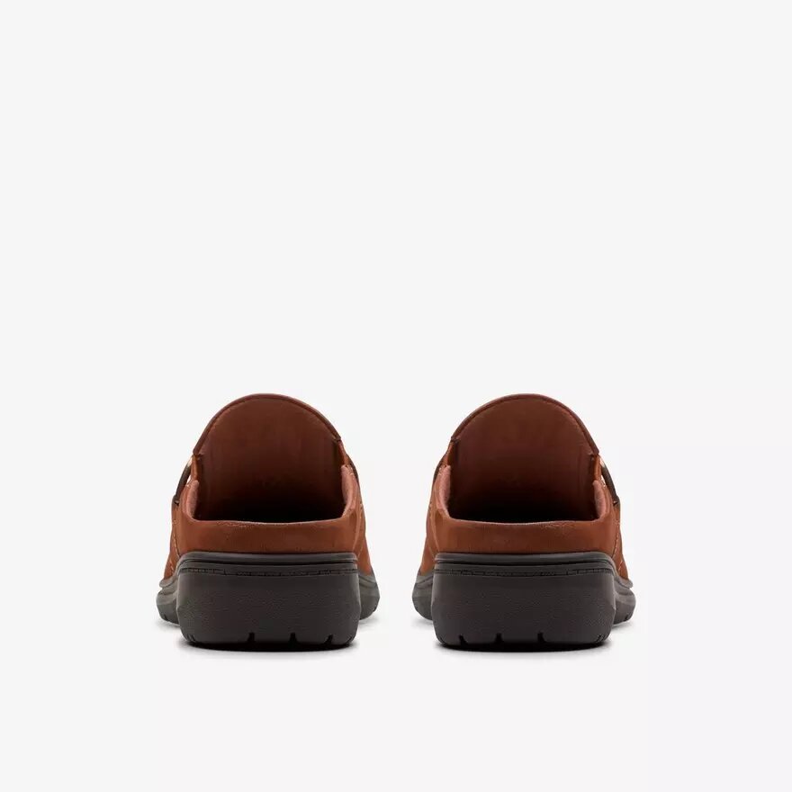 Carleigh Viola-träskor & mules i brittiskt tan-nubuck för damer Carleigh Viola-träskor & mules i brittiskt tan-nubuck för damer