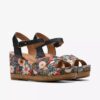 Chicly Floral – svarta kilklackar med blommönster för damer Chicly Floral – svarta kilklackar med blommönster för damer