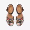Chicly Floral – svarta kilklackar med blommönster för damer Chicly Floral – svarta kilklackar med blommönster för damer