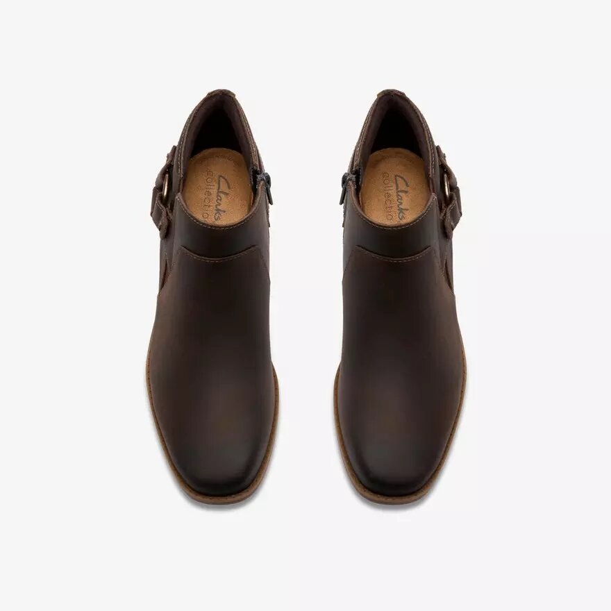 Danyelle Gema ankelboots i oljat läder i färgen taupe för dam Danyelle Gema ankelboots i oljat läder i färgen taupe för dam