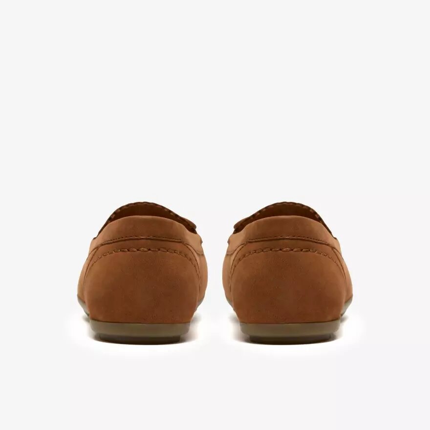 Elliotte Sail Tan Nubuck-mockasiner för dam Elliotte Sail Tan Nubuck-mockasiner för dam
