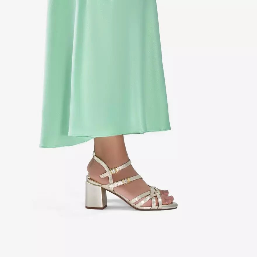Ezoria-rem-sandaler för dam i mjukt guld Ezoria-rem-sandaler för dam i mjukt guld