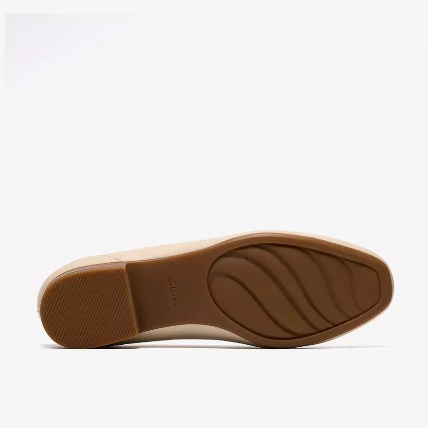 Juliet Mia – slip-ons i krämfärgat läder för damer Juliet Mia – slip-ons i krämfärgat läder för damer