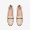 Juliet Mia – slip-ons i krämfärgat läder för damer Juliet Mia – slip-ons i krämfärgat läder för damer