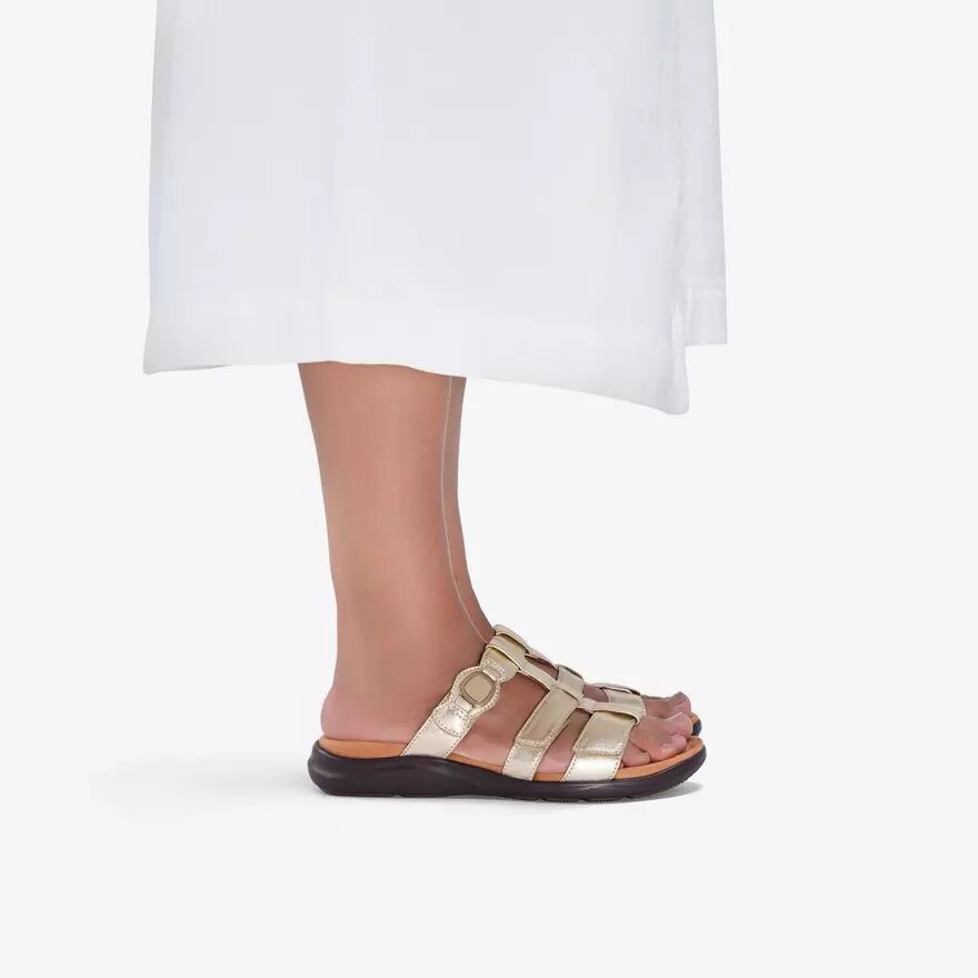 Kitly Pearl – platta sandaler i champagnefärgat läder för damer Kitly Pearl – platta sandaler i champagnefärgat läder för damer