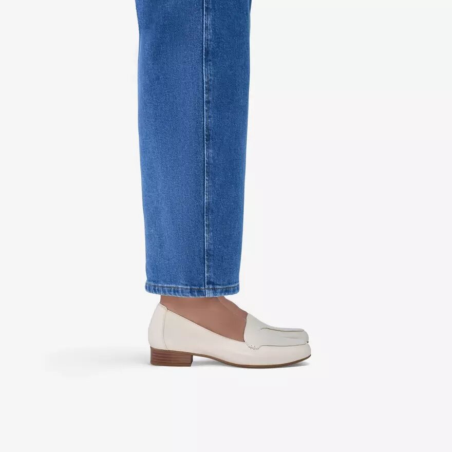 Krystine Lily – Loafers i krämfärgat läder för damer Krystine Lily – Loafers i krämfärgat läder för damer