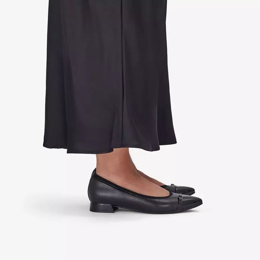 Natalyn, slip-ons i mörkblått läder för damer Natalyn, slip-ons i mörkblått läder för damer