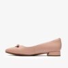 Natalyn Trim – ljusrosa läderslip-ons för dam