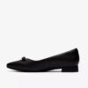 Natalyn Trim – svarta Slip-ons i läder för damer