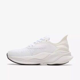 Pace Walk vita athleisure-skor för dam