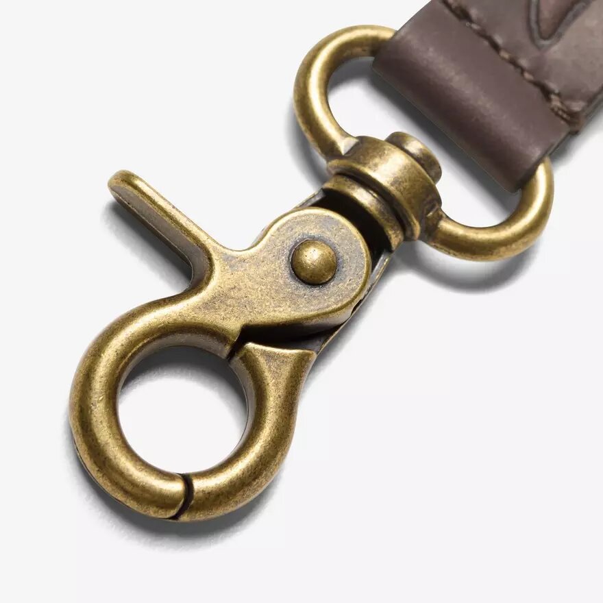 Plånbok i oljat läder med nyckelring, brun Plånbok i oljat läder med nyckelring, brun