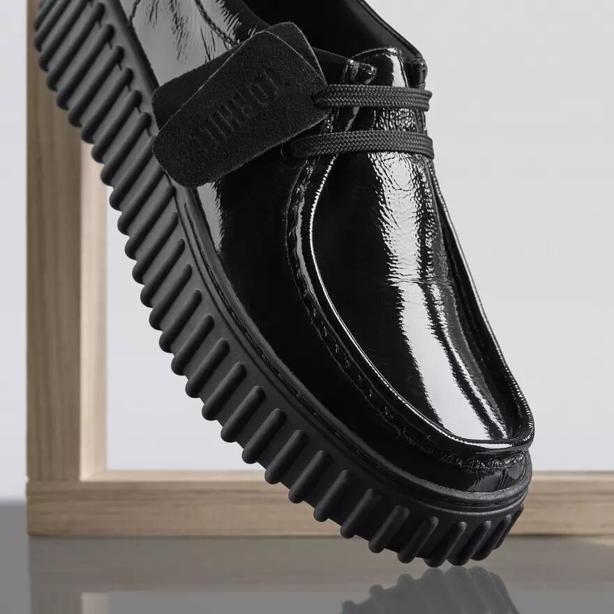 Torhill Bee svart lack Wallabee för dam Torhill Bee svart lack Wallabee för dam