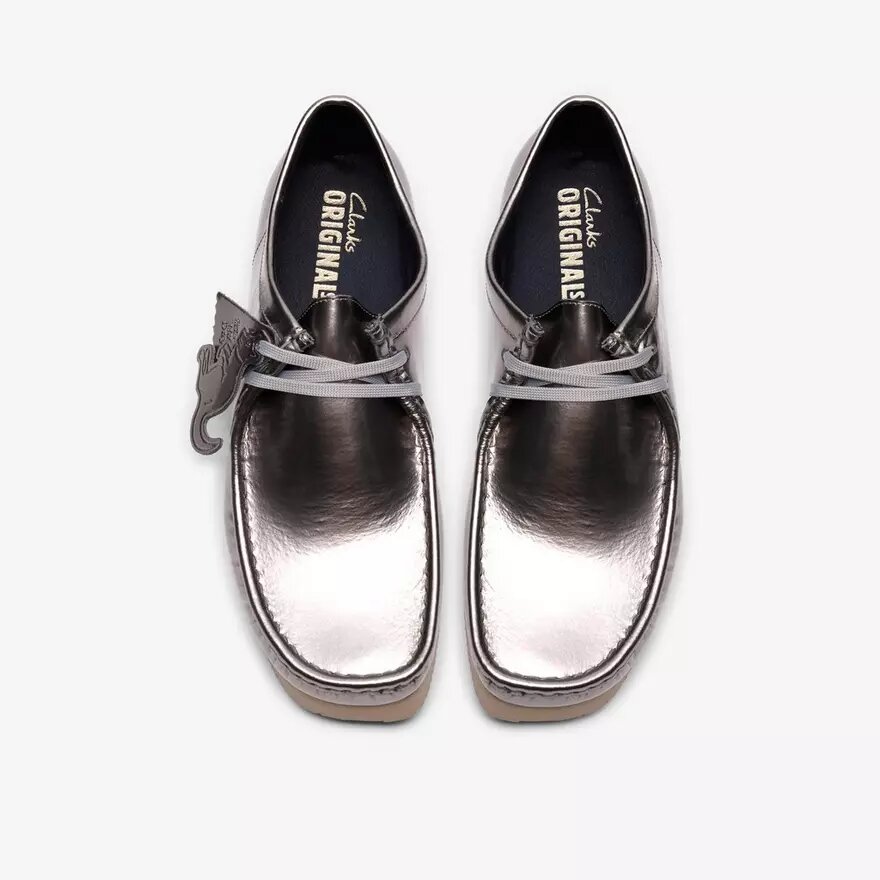 Wallabee 2604 för herrar i silverlack Wallabee 2604 för herrar i silverlack