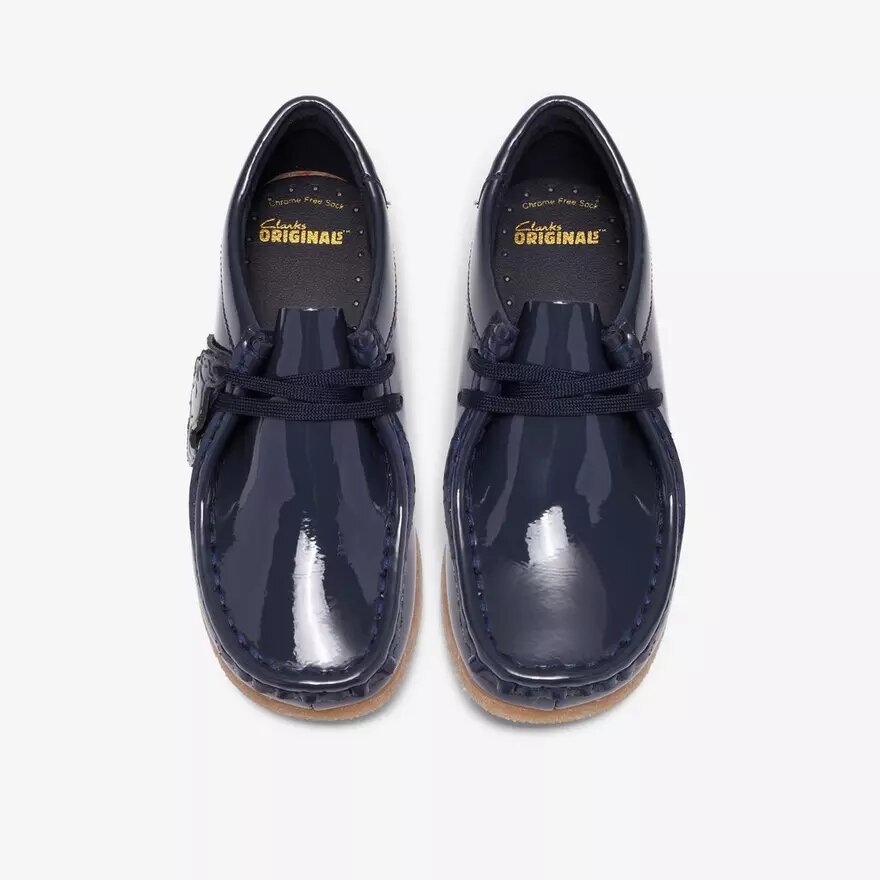 Wallabee Big Kid för pojkar, marinblå lackade Wallabees Wallabee Big Kid för pojkar, marinblå lackade Wallabees