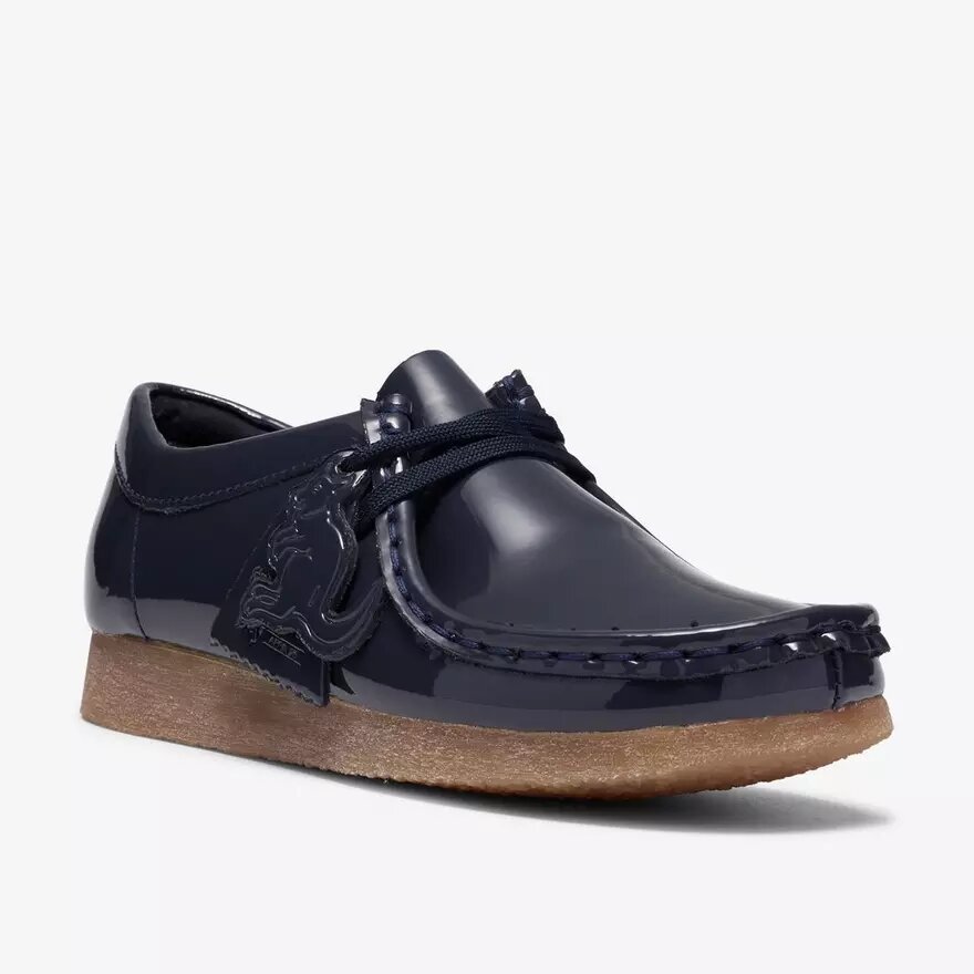 Wallabee Big Kid för pojkar, marinblå lackade Wallabees Wallabee Big Kid för pojkar, marinblå lackade Wallabees