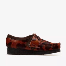 Wallabee för dam. Bruna Wallabees med ko-mönster